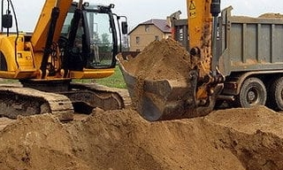 Выкопать яму экскаватором в Реже от 925 руб. - 2Землекопа-Реж